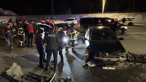 Bingöl de hafif ticari araç otomobille çarpıştı 4 yaralı Son Dakika