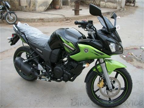 Yamaha Fazer - Black Cyber Green