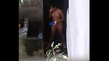 Mulher Tomando Banho No Quintal Xvideos Xxx Filmes Porno