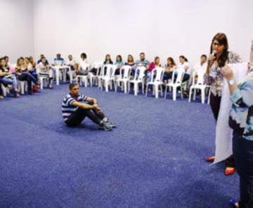 Programa Família Escola encerra atividades entrega de publicação de