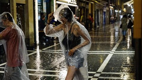 Unwetter In Spanien Zwei Tote Und Ausgehverbot