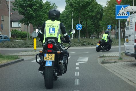 Alles Wat Je Moet Weten Over Het A2 Rijbewijs Suzuki Blog Suzuki