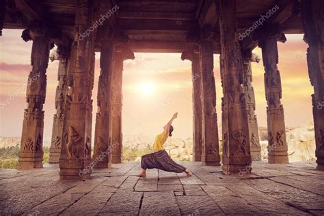 Yoga Dans Le Temple Hampi Image Libre De Droit Par Byheaven © 35268457