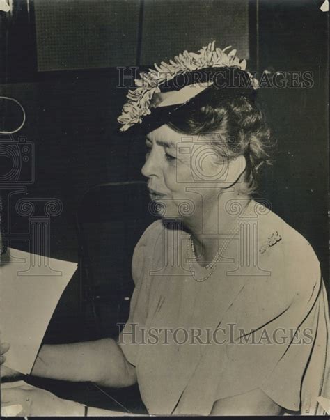 1941 Eleanor Roosevelt Wearing Hat Historic Images