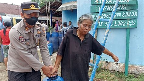 Polres Ponorogo Distribusikan 8 000 Liter Air Bersih Bantu Warga