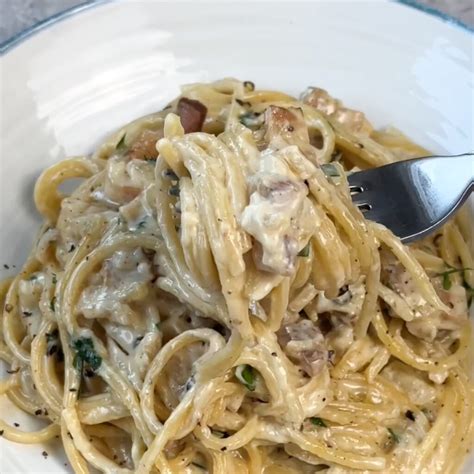 Easy Creamy Carbonara Recipe - Maja's Recipes