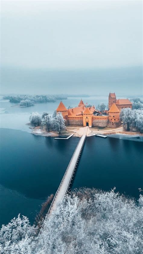 Trakai Island Castle On Lake Galvė Backiee