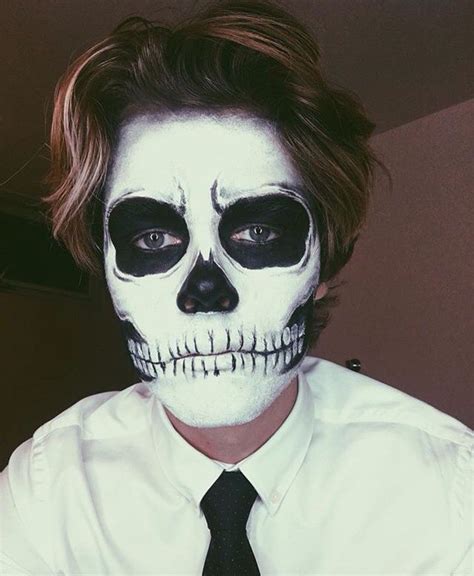 Halloween skeleton makeup | Halloween makeup, Halloween makeup scary ...