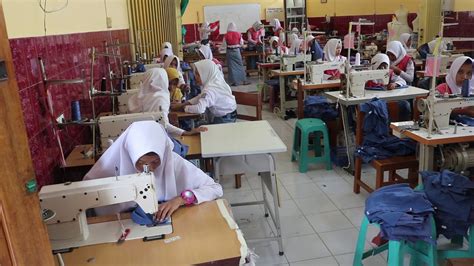 PRODUKSI TATA BUSANA SMK NEGERI 1 JENAR YouTube