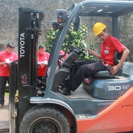 Training Operator Forklift Sertifikasi Kemnaker Ri Life Training