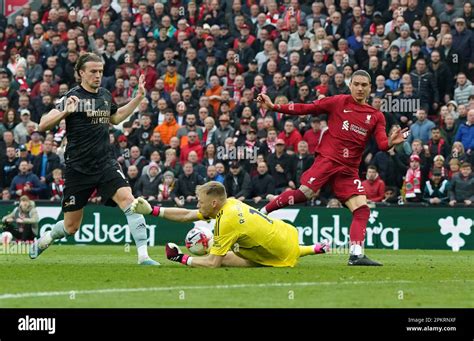 Arsenal Goalkeeper Aaron Ramsdale Saves From Liverpool S Darwin Nunez