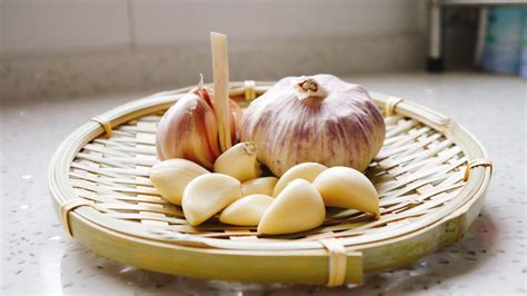 4 Cloves Of Garlic Is How Many Tablespoons Measuring Made Easy