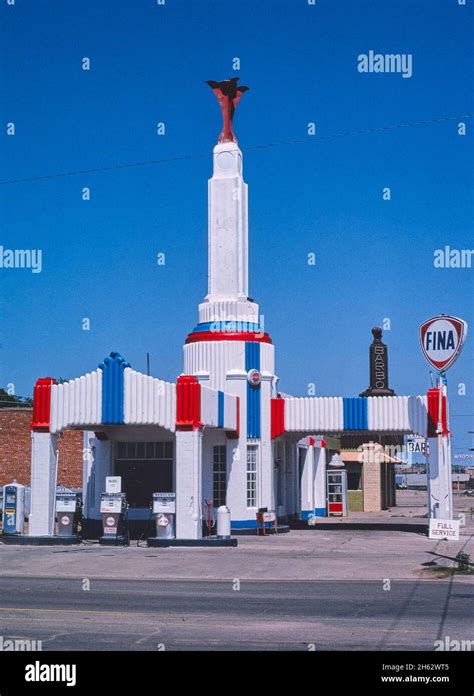 Tower service station, Shamrock, Texas; ca. 1982 Stock Photo - Alamy