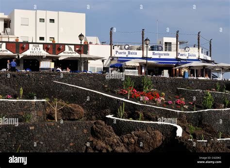 Flower beds, restaurants "Old Town" Puerto del Carmen, Lanzarote ...