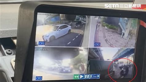 新莊死亡車禍關鍵影像曝光！27歲女先擦撞機車倒地 才被大貨車輾斃 Yahoo奇摩汽車機車