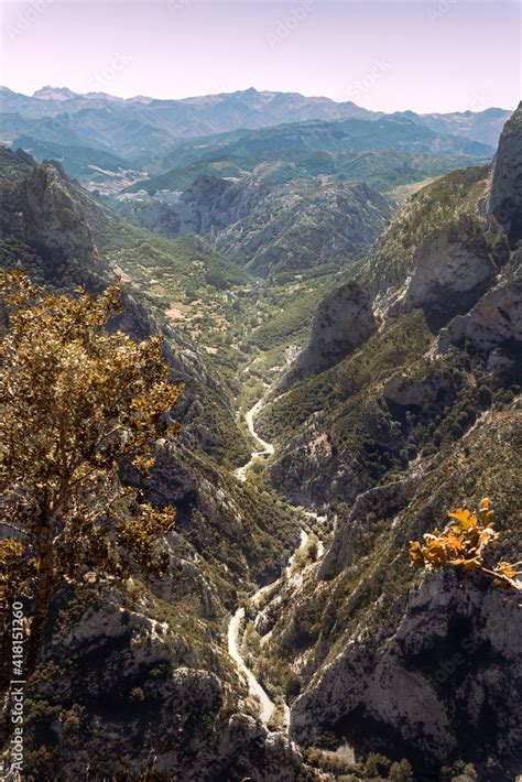 Espectaculares Vistas Del Desfiladero De La Hermida Desde Lo Alto De Un