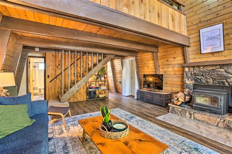 Pet-Friendly Cottage, Walk From Big Bear Village! - Home Rental in Big