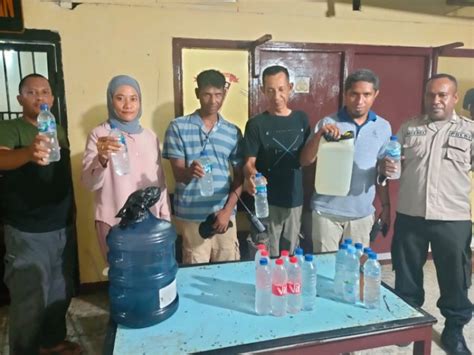 Lakukan Razia Polisi Sita Puluhan Liter Miras Jenis Sopi