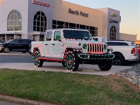 Jeep Wrangler Christmas Decorating Ideas