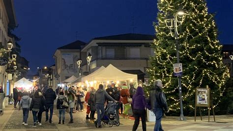 Mercatini A Lazzate Quando Sono E Dove Mangiare Tra Le Casette Di Natale