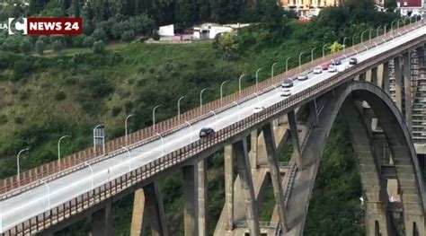 Ponte Morandi A Catanzaro Anas Installer Barriere Anti Scavalco Di