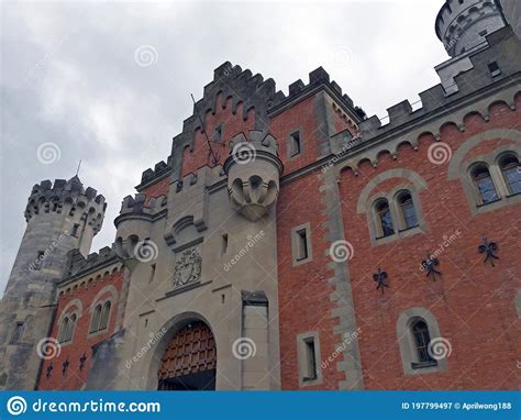 Castelo Neuschwanstein No Dia Nublado Na Alemanha Avaria Imagem De