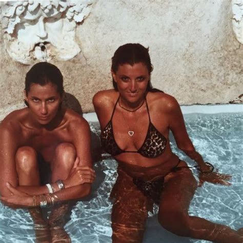 3 Hot Sexy Paulette Howell Bikini Pics