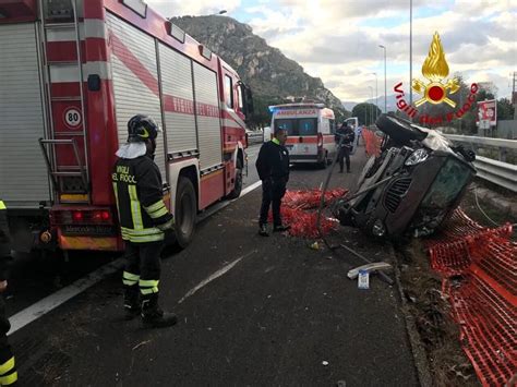 Incidente Sul Raccordo Della A Auto Si Ribalta Tra Villabate E Palermo