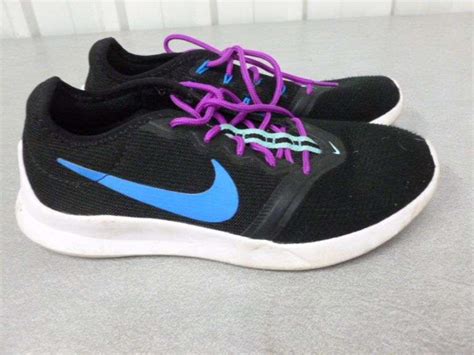 Nike Women's Walking Shoes - Oberman Auctions