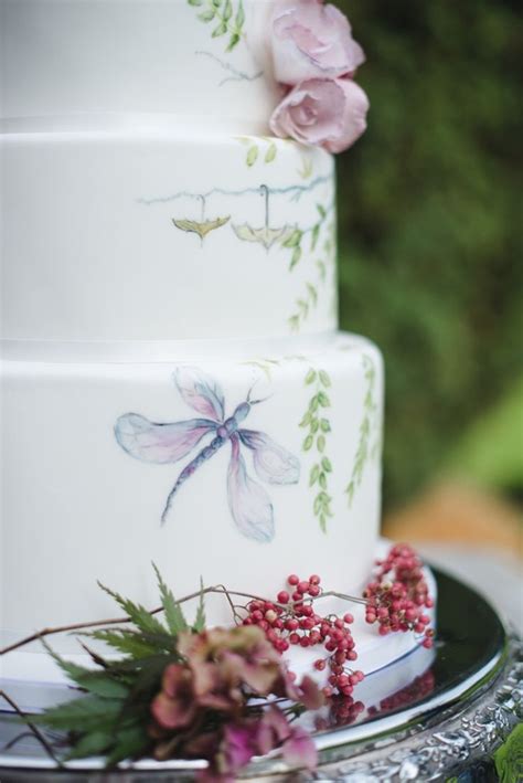 22 Hand Painted Wedding Cakes That Will Inspire You