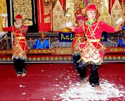 TARI PIRING DARI SUMATERA BARAT - Mellyna Eka Yan Fitri's Blog