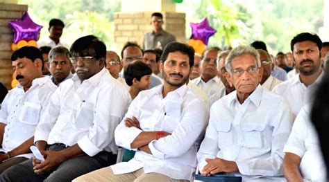 Andhra Cm Pays Tributes To His Father At Ysr Memorial