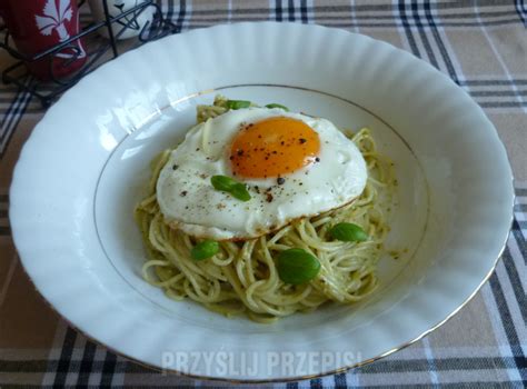 Spaghetti Z Pesto I Jajkiem Przepis Przyslijprzepis Pl