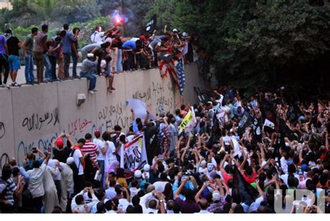 Photo Angry Egyptian Demonstrators Attack U S Embassy In Cairo Egy2012091202