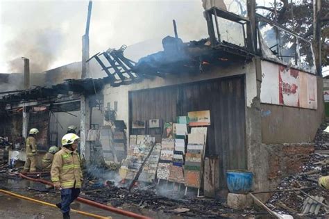 Toko Bangunan Di Kramat Jati Ludes Terbakar Kerugian Capai Rp Juta