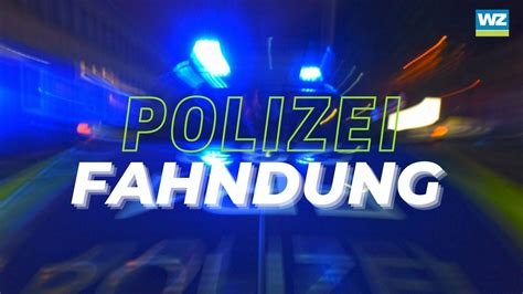 Zerstörtes Auto Beteiligte stellen sich nach Unfall in Wuppertal