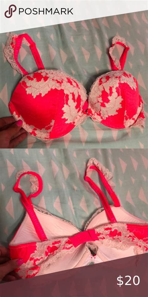 Victorias Secret Lace Push Up Bra Size 32d