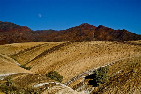 Plunging anticline Photograph by Chris Beveridge - Fine Art America