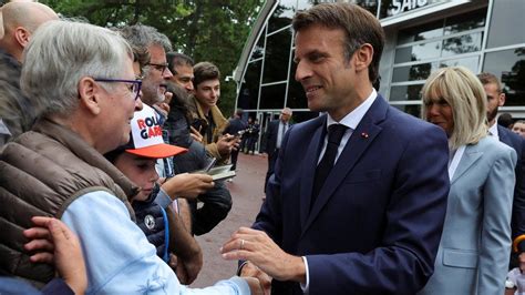 French Elections Macron Loses Majority As French Vote Fragments Bbc News