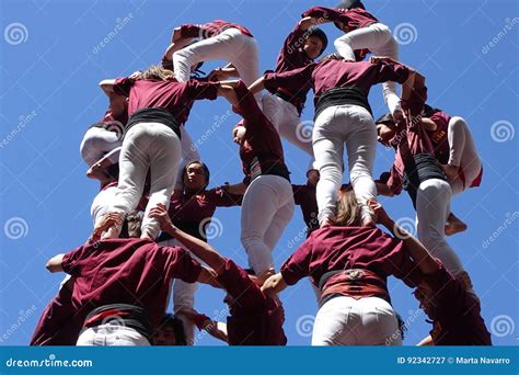 Castellers Torre Humana De Catalu A Espa A Fotograf A Editorial