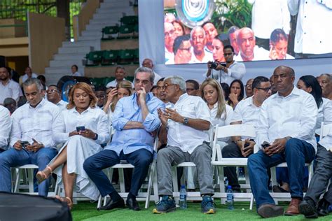 Director Del Cea Acompa A Al Presidente Luis Abinader En La Entrega De