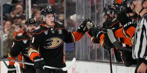 Anaheim Ducks Tie Single Season Hat Trick Record Inside The Rink