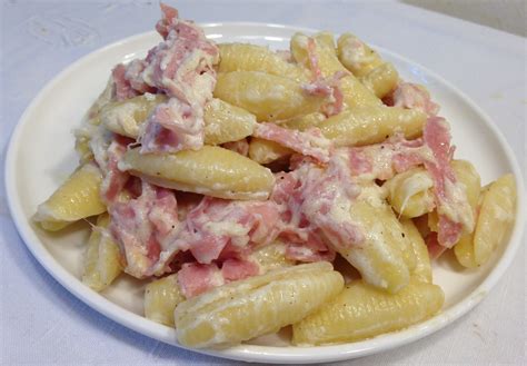 Pasta Alla Valdostana Con Prosciutto Cotto Fontina E Panna