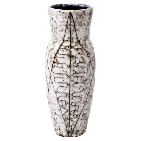 Vase Fusel En C Ramique Blanc Et Terre Du Milieu Du Si Cle Avec Motif