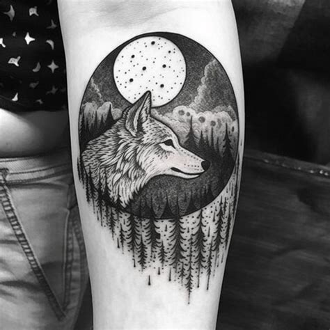 70 Wolf And Moon Tattoo Ideas - TattooClue.com