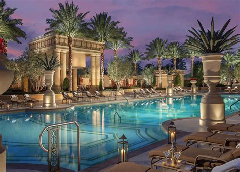 The Best Swimming Pools in Las Vegas - USA Online Casino