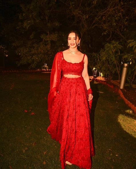 sara tendulkar   red lehenga  anant ambani  radhika merchant