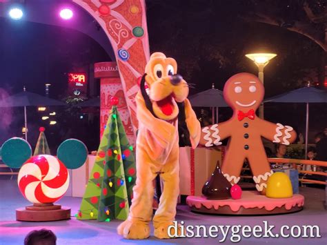 Pictures: Disney Holiday Dance Party - The Geek's Blog @ disneygeek.com