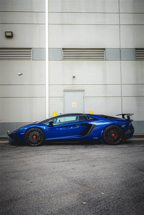 Lamborghini Aventador SV Roadster – TheHamiltonCollection