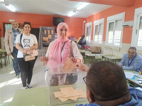 Los Candidatos A La Presidencia Ejercen Su Derecho Al Voto